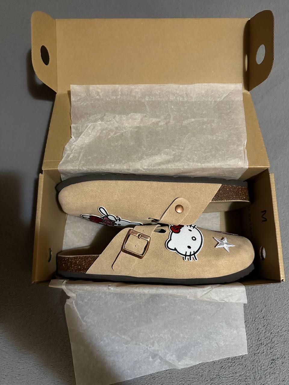 Custom Hello Kitty Patch Clogs – Beige Cute Streetwear Design