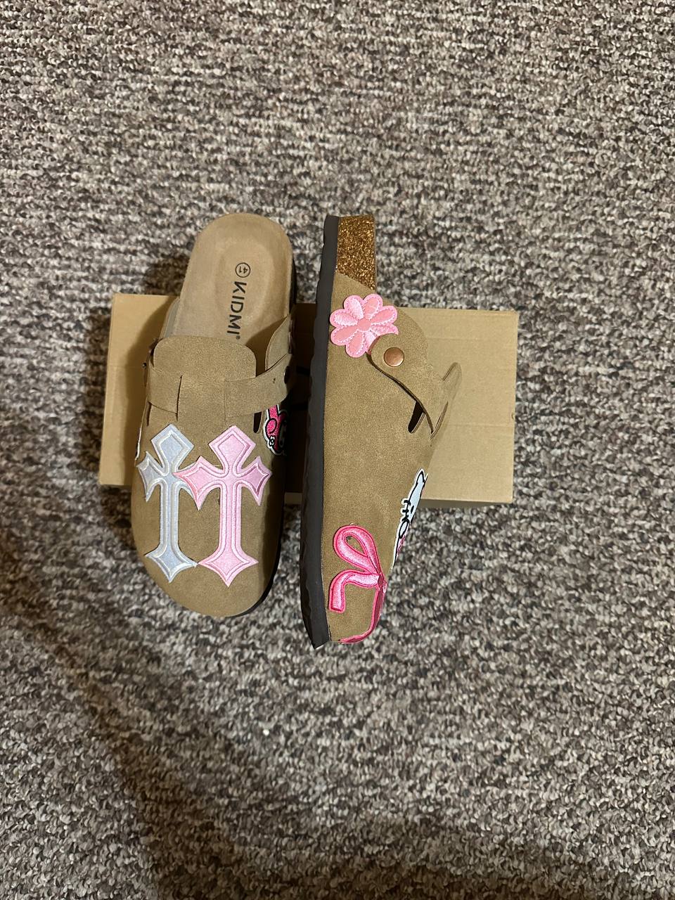 Custom Hello Kitty Tan Clogs – Pink Cross